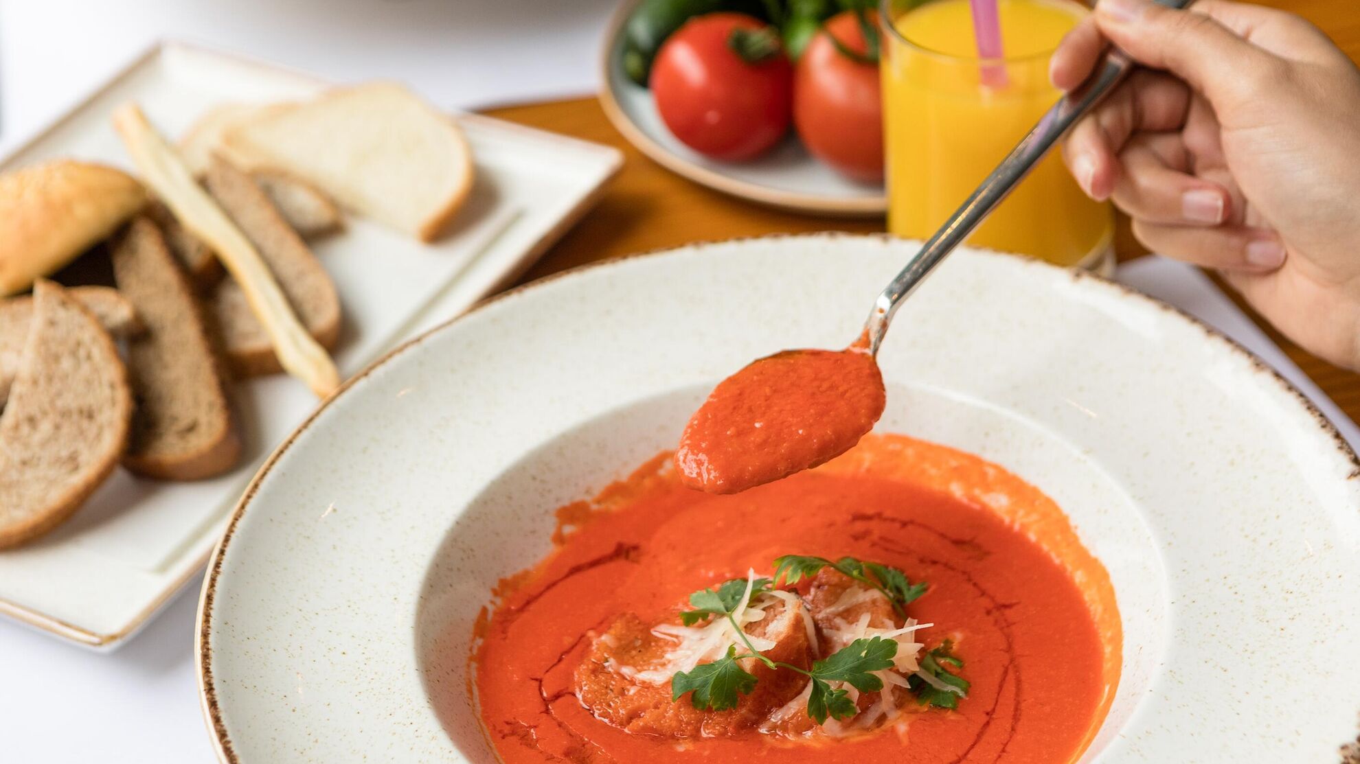 Шеф-повар поделился рецептом томатного супа - News-hub.ru, 28.10.2023