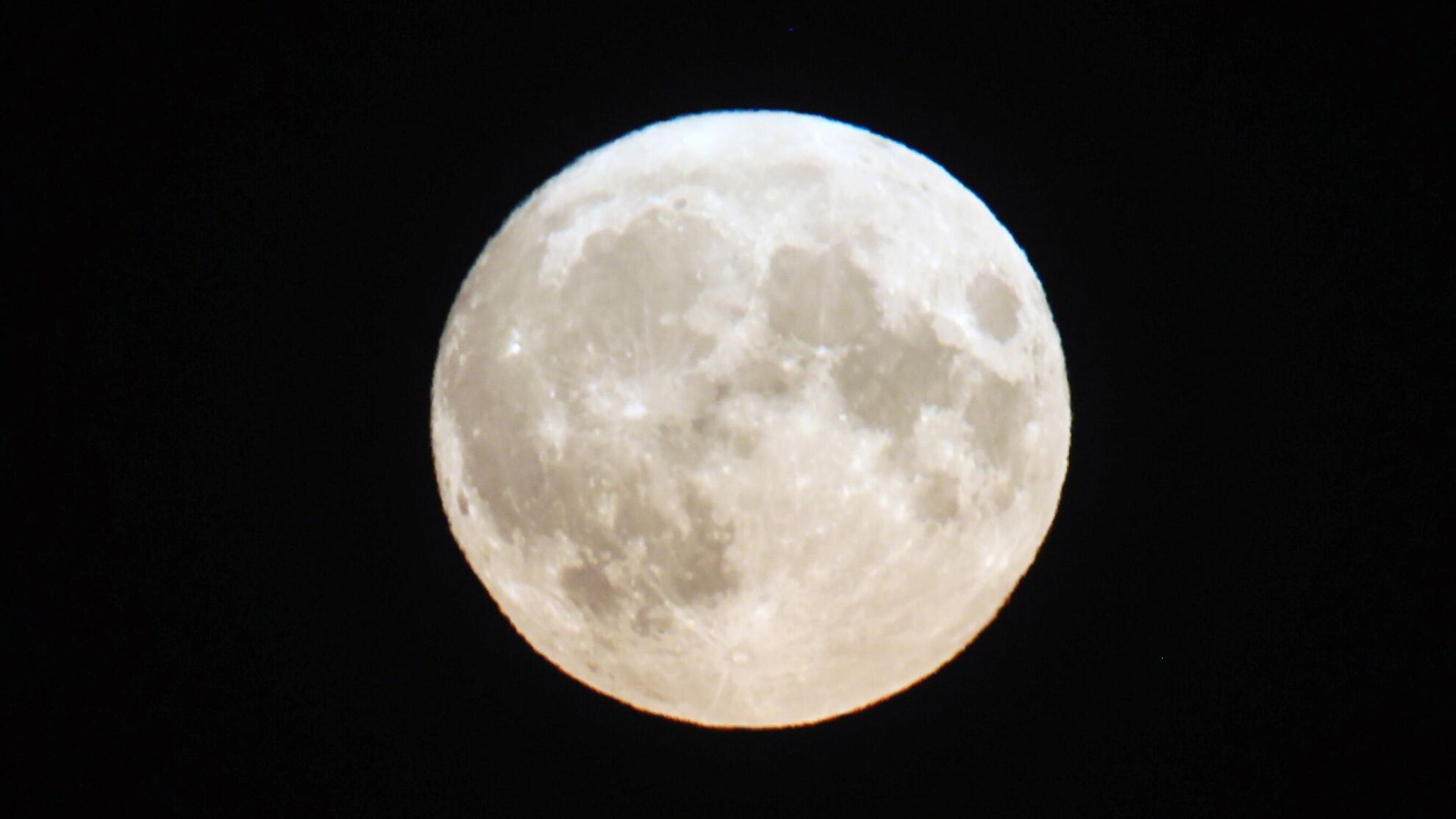 Астролог рассказала, как лучше себя вести в лунное затмение - News-hub.ru, 28.10.2023