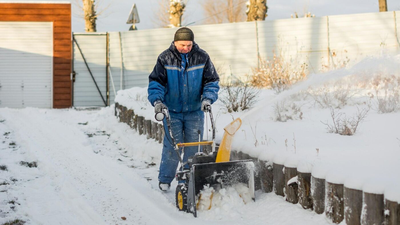 Кто должен убирать снег за забором частного дома? - News-hub.ru, 27.11.2023