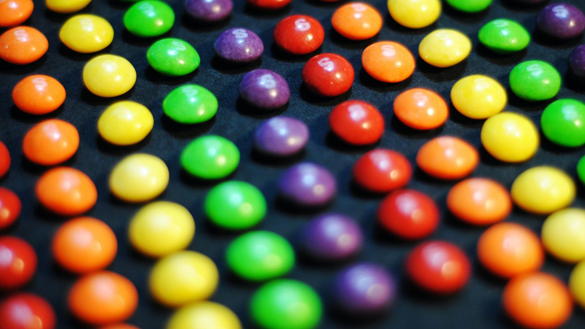Чем могут быть опасны популярные у детей конфеты Skittles? - News-hub.ru, 02.12.2023