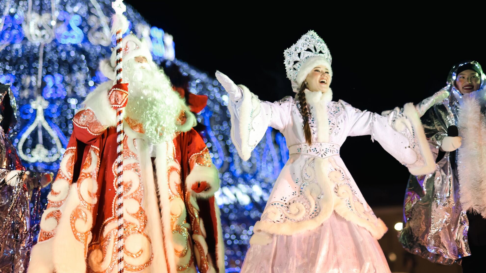 Кем работают Деды Морозы и Снегурочки до Нового года и после?  - News-hub.ru, 25.12.2023